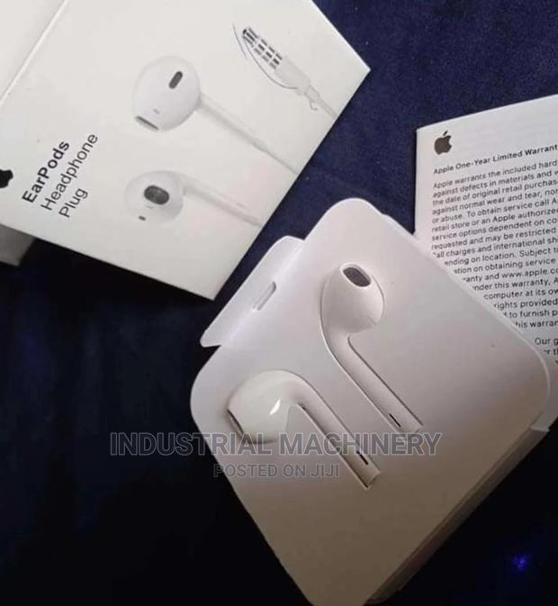 An Ear Pod/Air Pod - main view