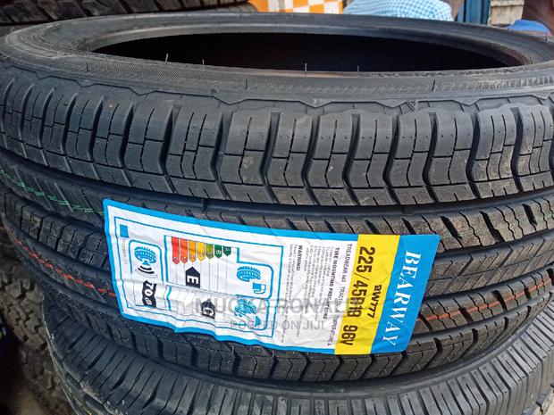 225/45r19 Bearway Tyre