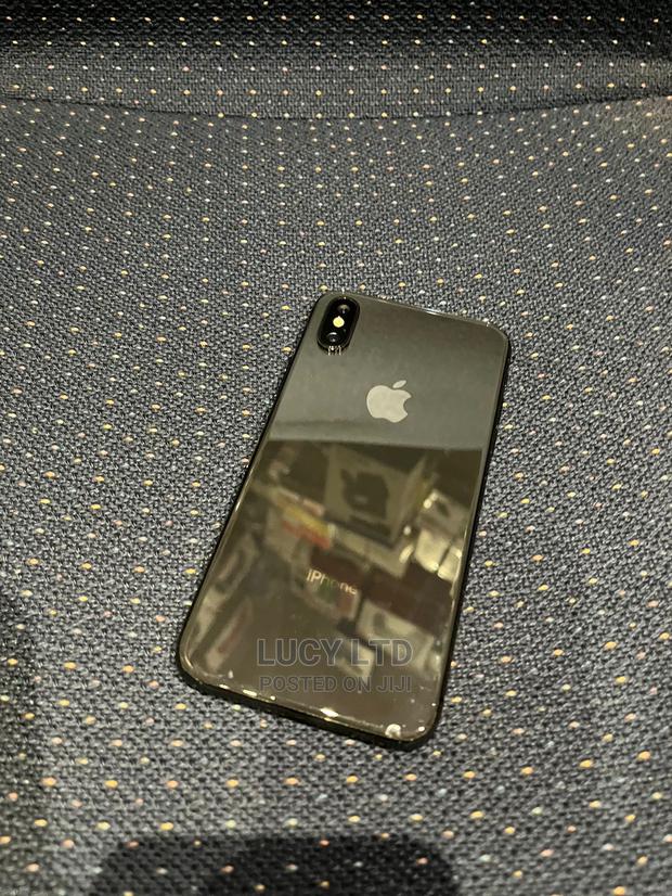 Apple iPhone X 64 GB Black - main view