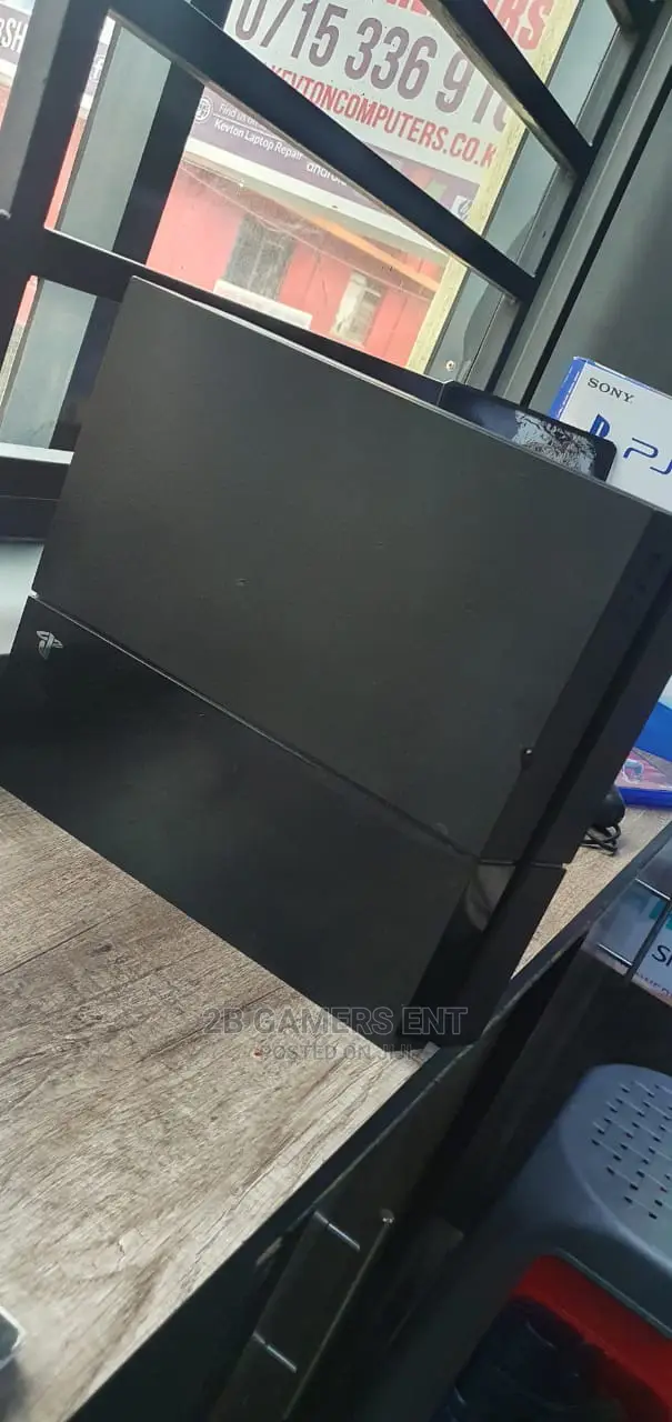 Play Station 4 , on Sale
