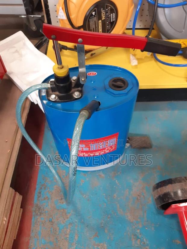 Manual Greasing Bucket - main view
