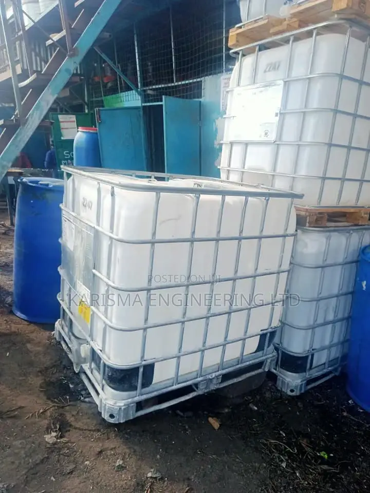 Water Tank - Metal Caged