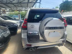 Toyota Land Cruiser Prado 2015 Gray