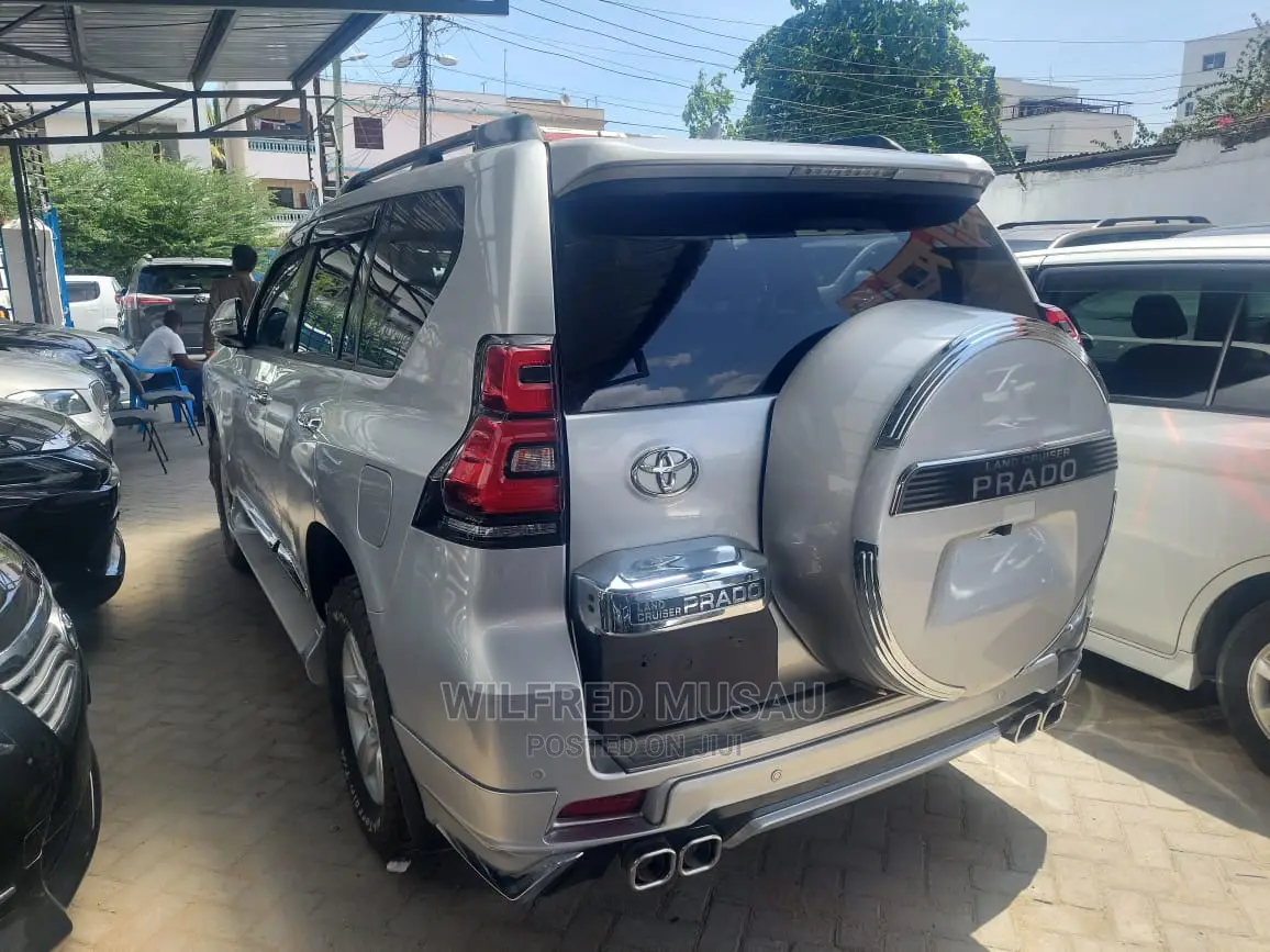 Toyota Land Cruiser Prado 2015 Gray