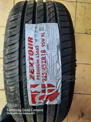 245/45 ZR18 Zeextour Tyre Made in China