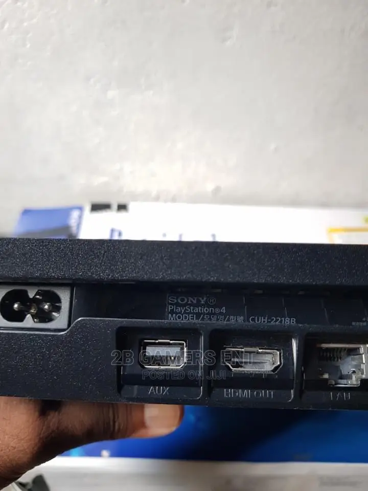 Play Station 4 Slim, 1 Pad Extra