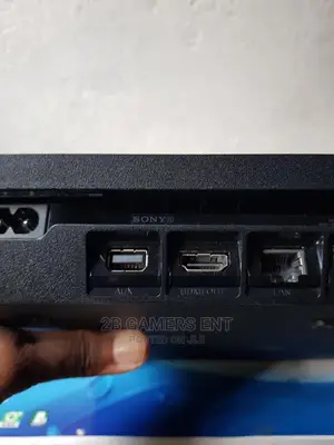 Play Station 4 Slim, 1 Pad Extra