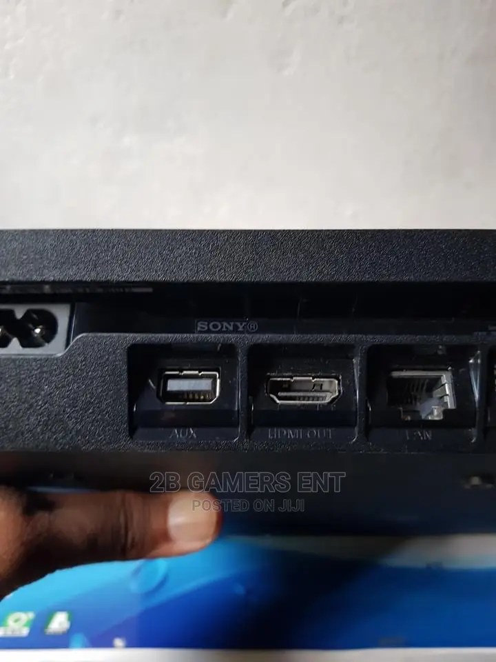 Play Station 4 Slim, 1 Pad Extra