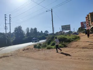 Karatina 1/8 Plot Main Highway