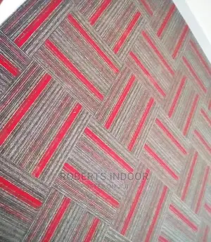 Red Detailed Elegant Carpet Tiles