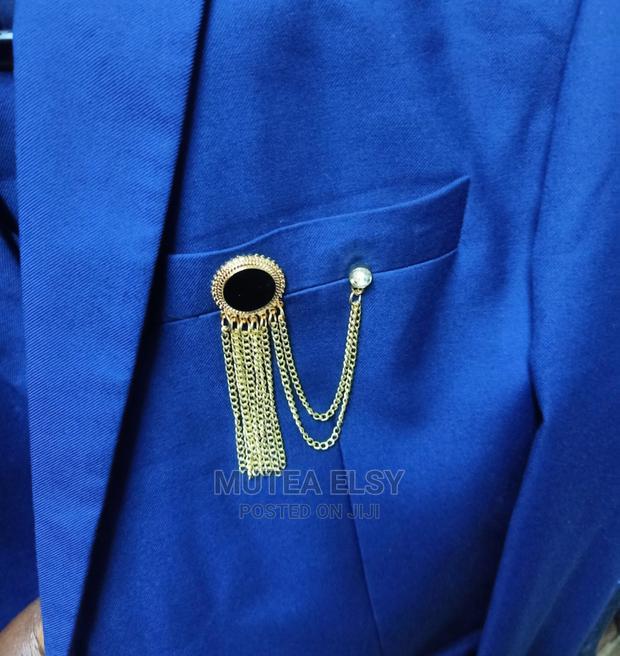 Traingular Gold Lapel Chains - thumbnail 2