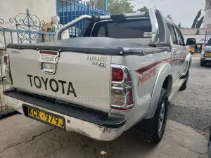 Toyota Hilux 2009 2.5 D-4d 4X4 SRX Silver