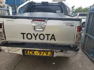 Toyota Hilux 2009 2.5 D-4d 4X4 SRX Silver