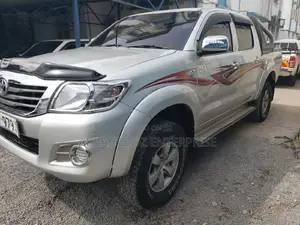 Toyota Hilux 2009 2.5 D-4d 4X4 SRX Silver