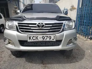 Toyota Hilux 2009 2.5 D-4d 4X4 SRX Silver