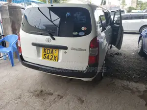 Toyota Probox 2014 1.5 CNG 2WD White