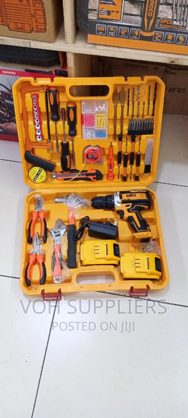 Dewalt Drill Set - thumbnail 4