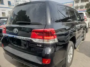 Toyota Land Cruiser 2015 Black