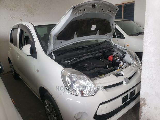 Toyota Passo 2015 Off White