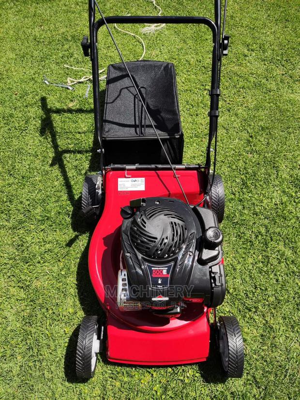Grass Cutting Garden Lawn Mower - main view
