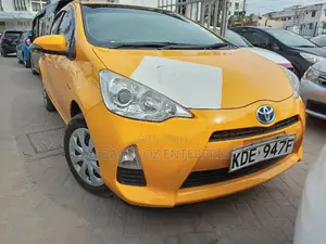 Toyota Aqua G 2014 Yellow