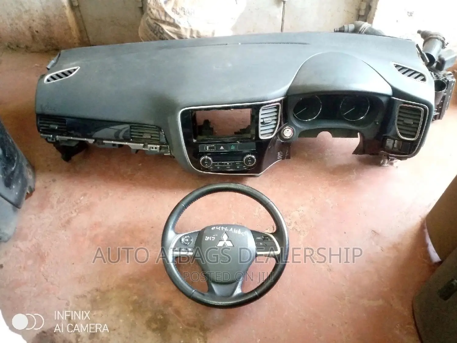 Misubishi Outlander Dashboard and Stearing