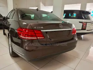 Mercedes-Benz E200 2014 Brown