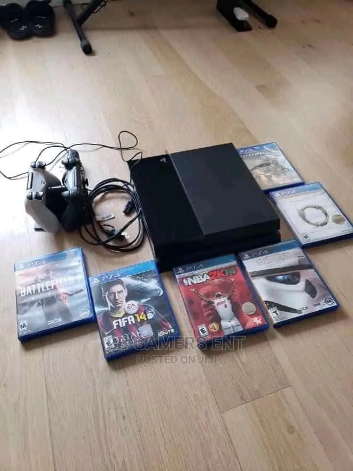 Play Station 4, Original, 1st Version