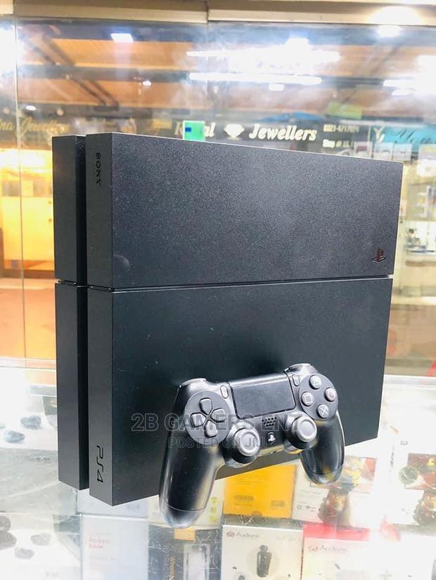 Ps4 500GB Storage, Perfect Condition - thumbnail 2