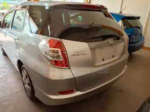 Honda Fit Shuttle 1.5 2WD 2014 Silver