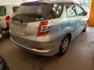Honda Fit Shuttle 1.5 2WD 2014 Silver