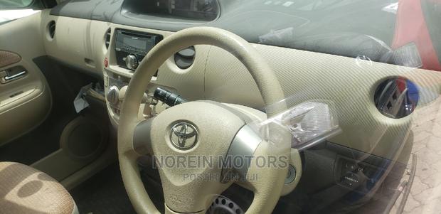Toyota Sienta 2015 Red - thumbnail 5