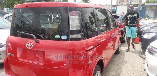 Toyota Sienta 2015 Red - thumbnail 2