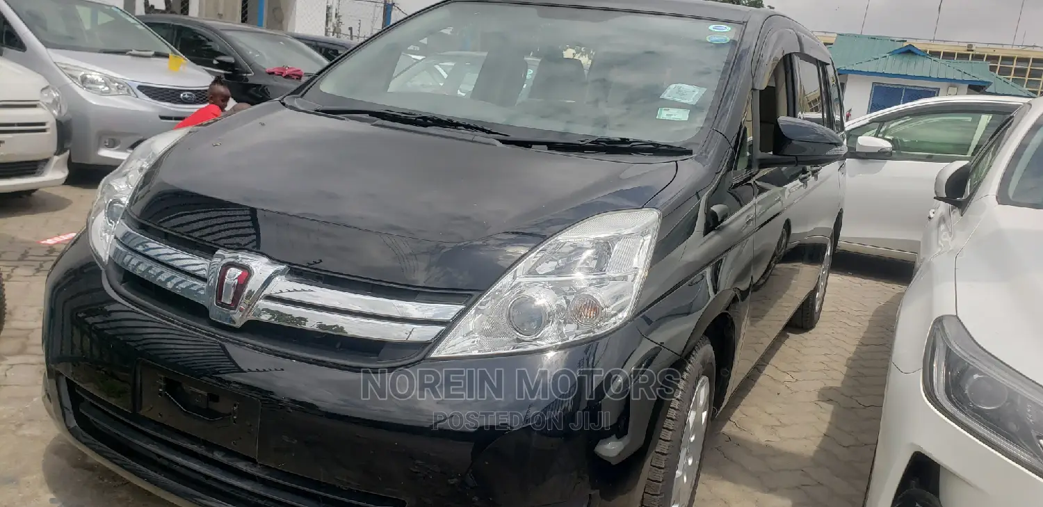 Toyota ISIS 2014 Matt Black