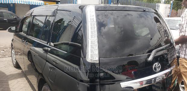Toyota ISIS 2014 Matt Black - thumbnail 6