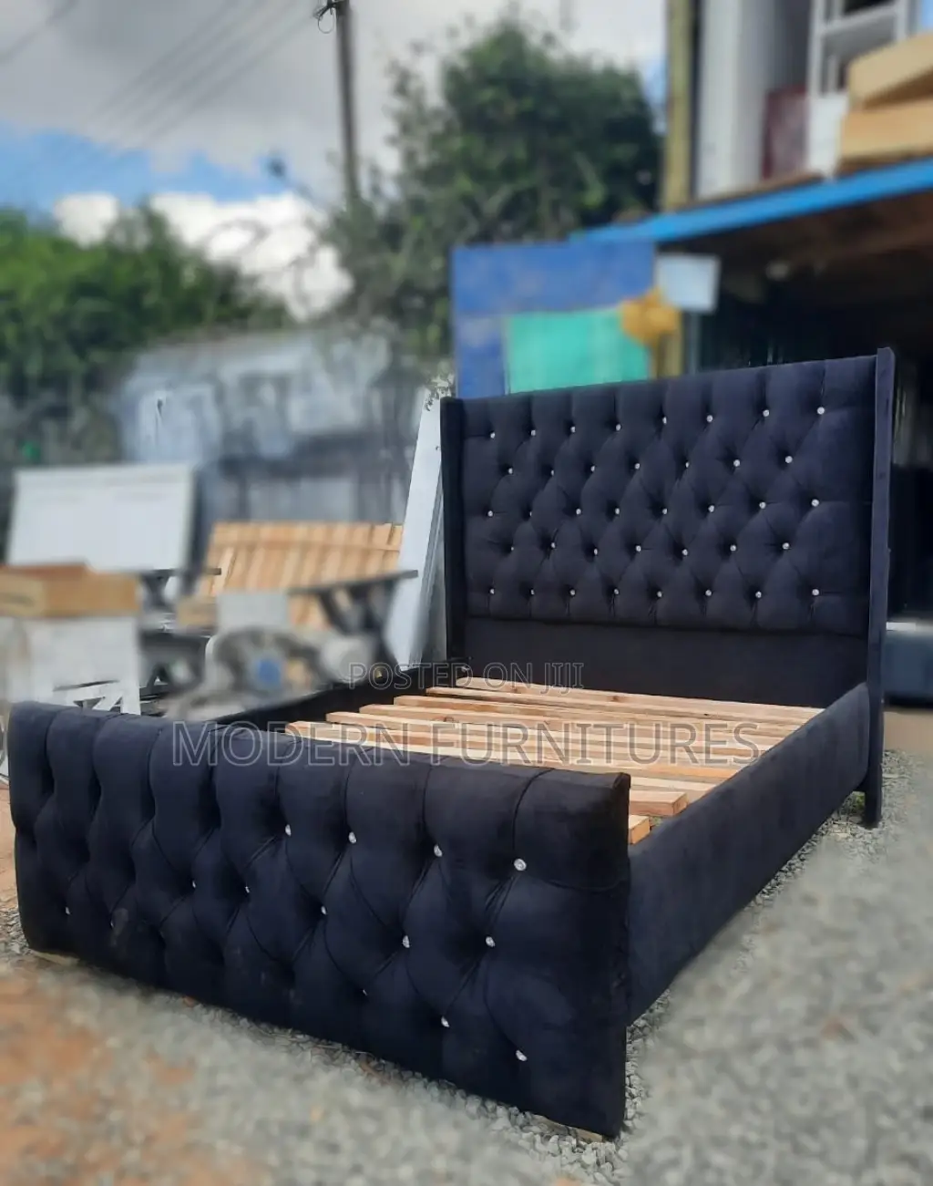 5/6 Tufted Bed,