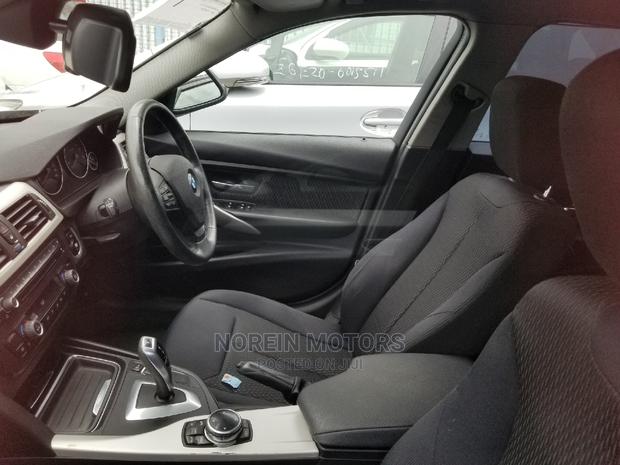 BMW 320i 2014 SV Premium Black - thumbnail 2