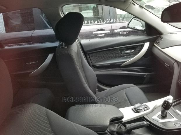 BMW 320i 2014 SV Premium Black - thumbnail 3