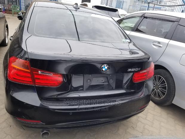 BMW 320i 2014 SV Premium Black - thumbnail 4
