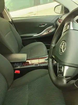 Toyota Premio 2016 1.8 AWD Silver