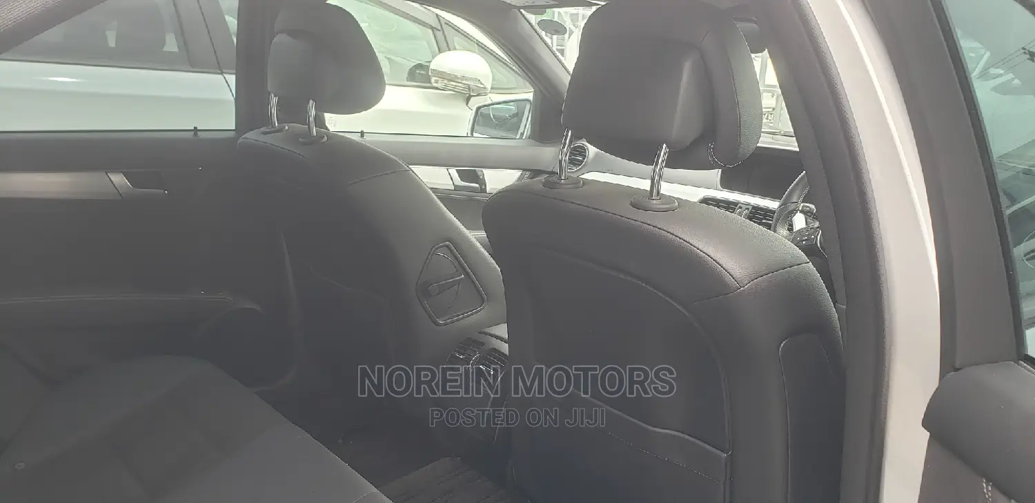 Mercedes-Benz C180 2014 Burgandy