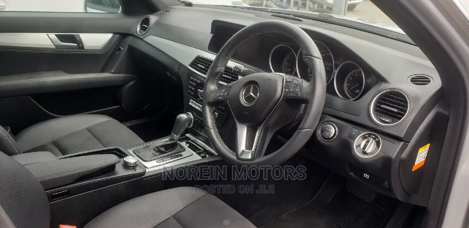 Mercedes-Benz C180 2014 Burgandy