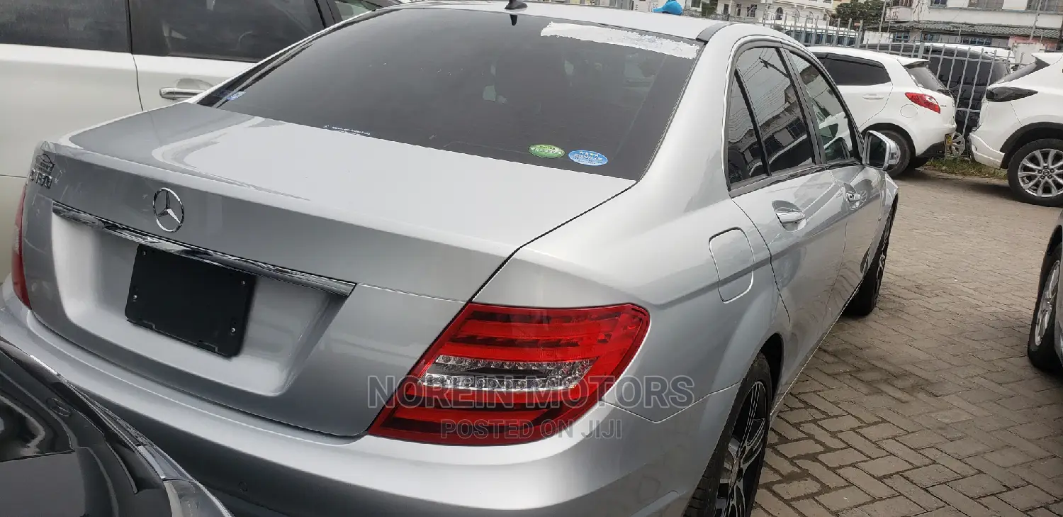 Mercedes-Benz C180 2014 Burgandy