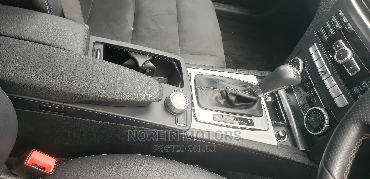 Mercedes-Benz C180 2014 Burgandy