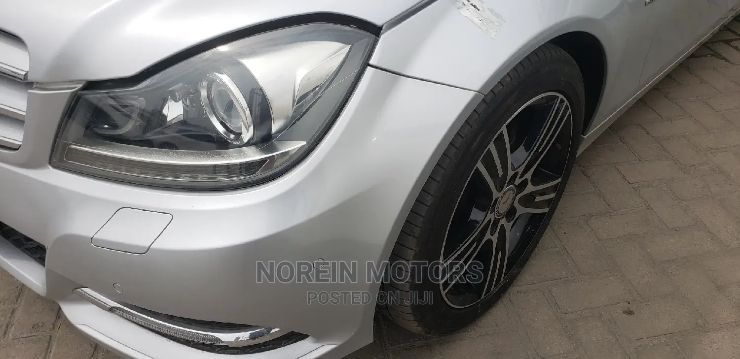 Mercedes-Benz C180 2014 Burgandy