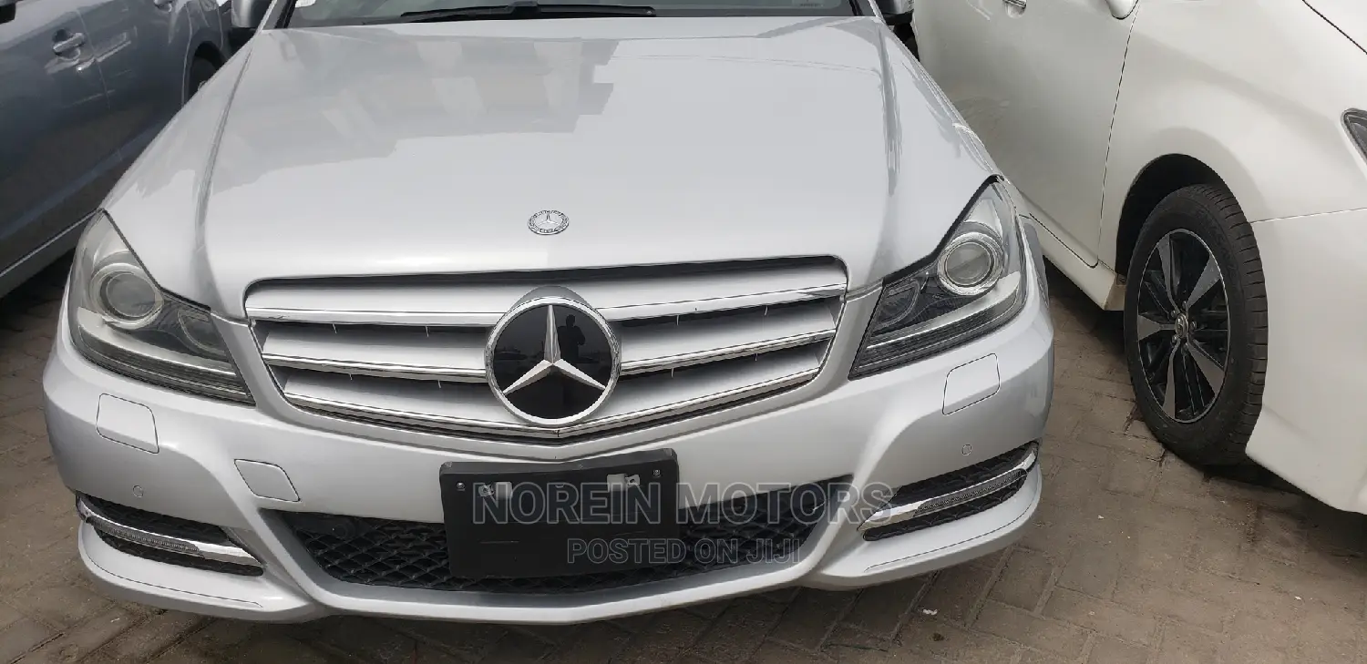 Mercedes-Benz C180 2014 Burgandy