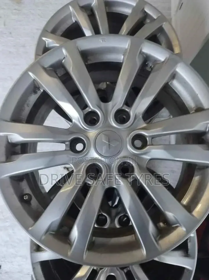 18 Inch Mitsubishi Rims Set