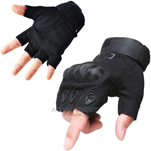 Tactical Climbing and Hunting Gloves.