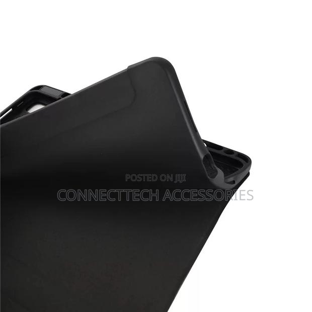 iPad Pro 12.9 3rd Gen 2018 Smart Keyboard Case - thumbnail 4