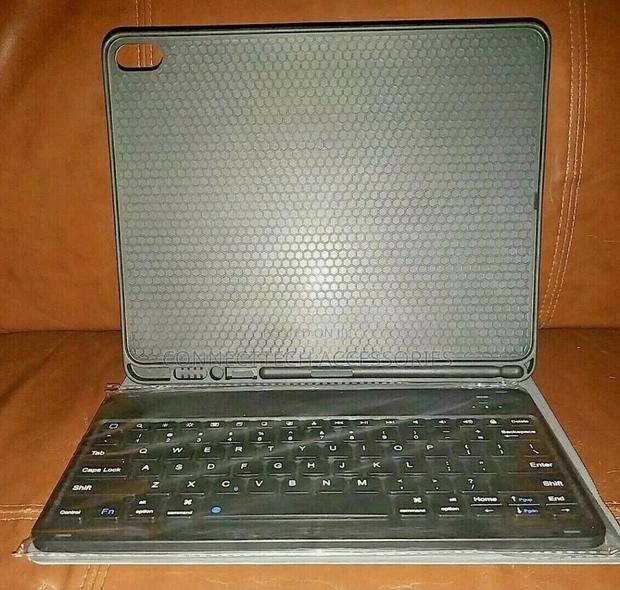 iPad Pro 12.9 3rd Gen 2018 Smart Keyboard Case - thumbnail 3